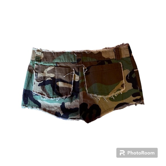 super rare 1990s TRIPP NYC camo shorts - Picture 3 of 3